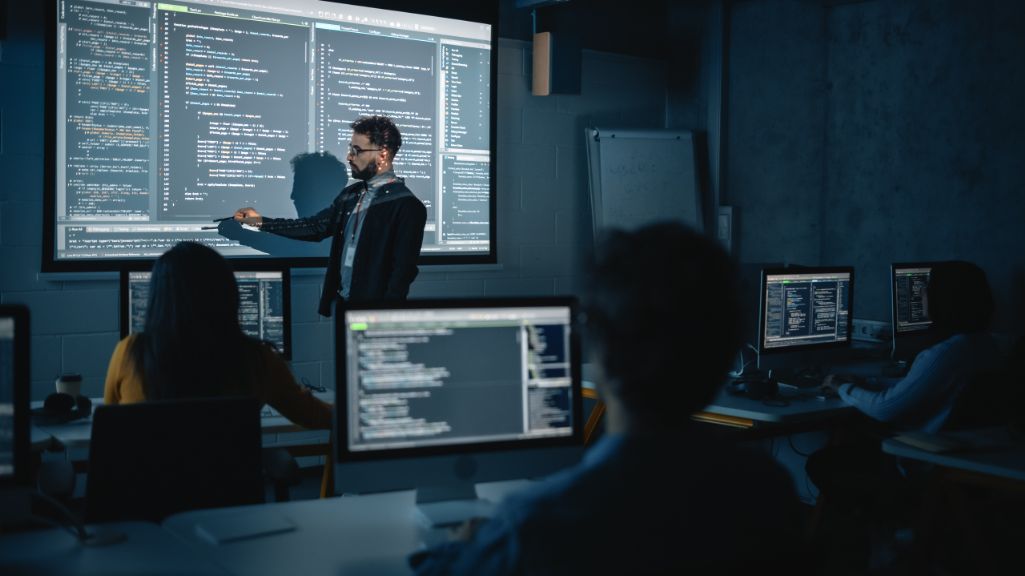 Pythonは独学でも習得可能!効率重視ならスクールがおすすめ